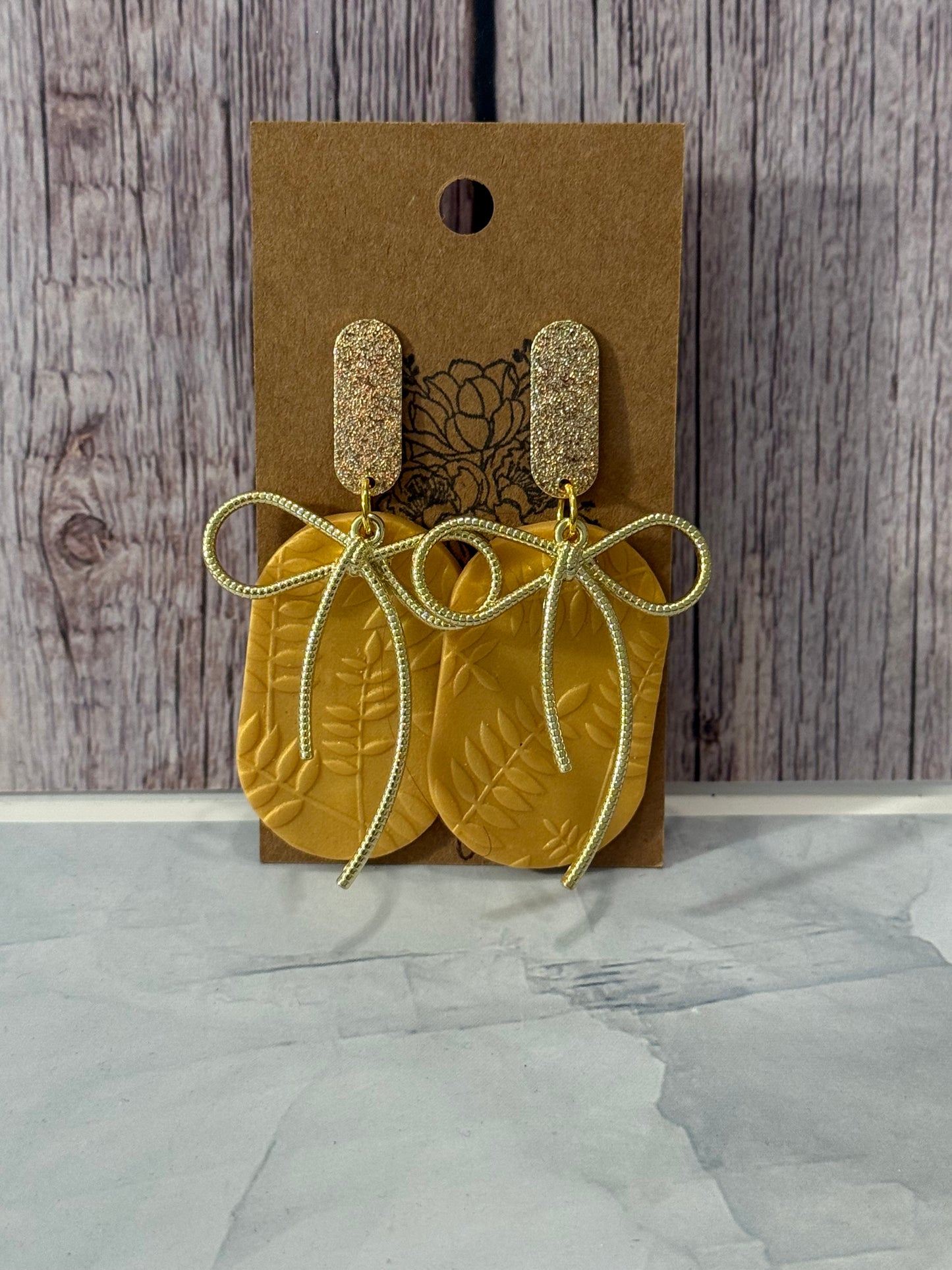 golden textured ovals with gold bows