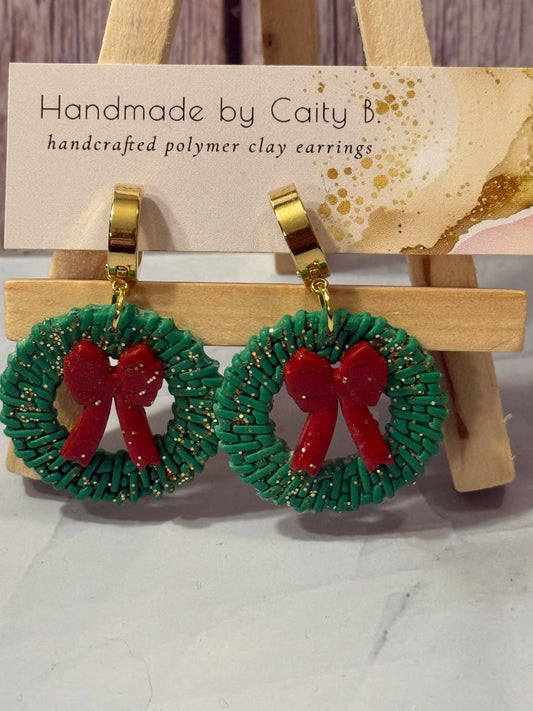 gold sparkle wreaths with red bows