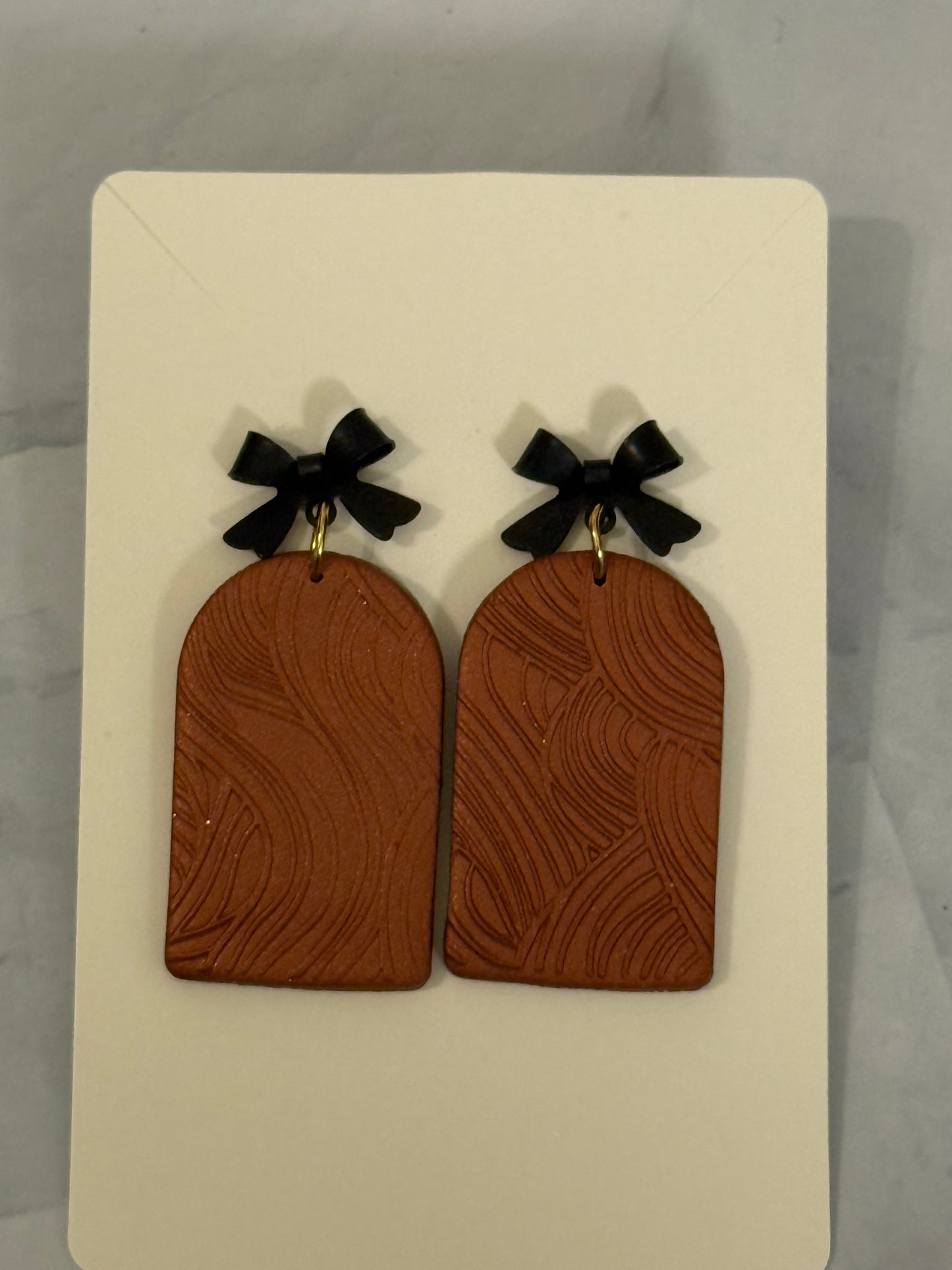 Maroon Textured Arches with Black Bow Tops